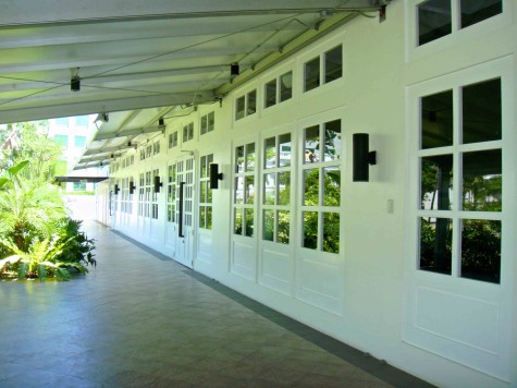 The Tent hallway leading to the venue entrance (right side) and its spacious garden (left side).